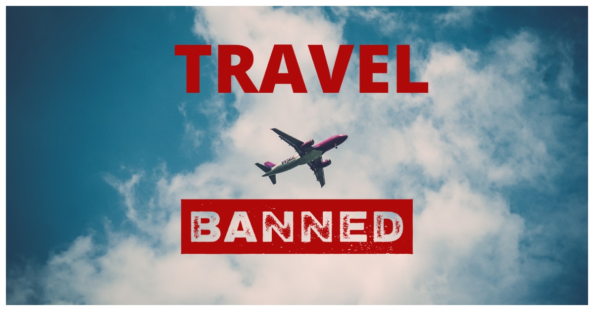 বিমানের ওপর ও নিচে ‘ট্রাভেল ব্যানড’ লেখা। ফাইল ছবি